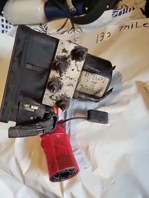 Módulo de control de bomba ABS Mitsubishi Galant 2010-2012 WJOVK Foto 1 de 4