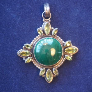 Vintage Jade Green Colored Stone Gems Brooch Necklace Pendant Jewelry EXCELLENT! - Picture 1 of 7