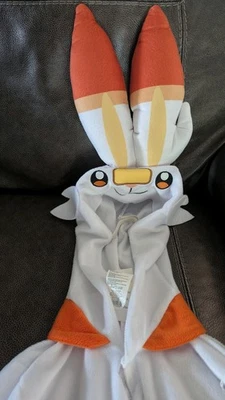 Macacão clássico infantil Pokemon Scorbunny com capuz - Imagem 1 de 3