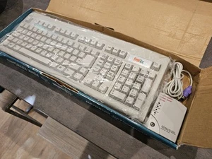Unique one of a kind new in box wireless retro beige vintage keyboard - Afbeelding 1 van 3
