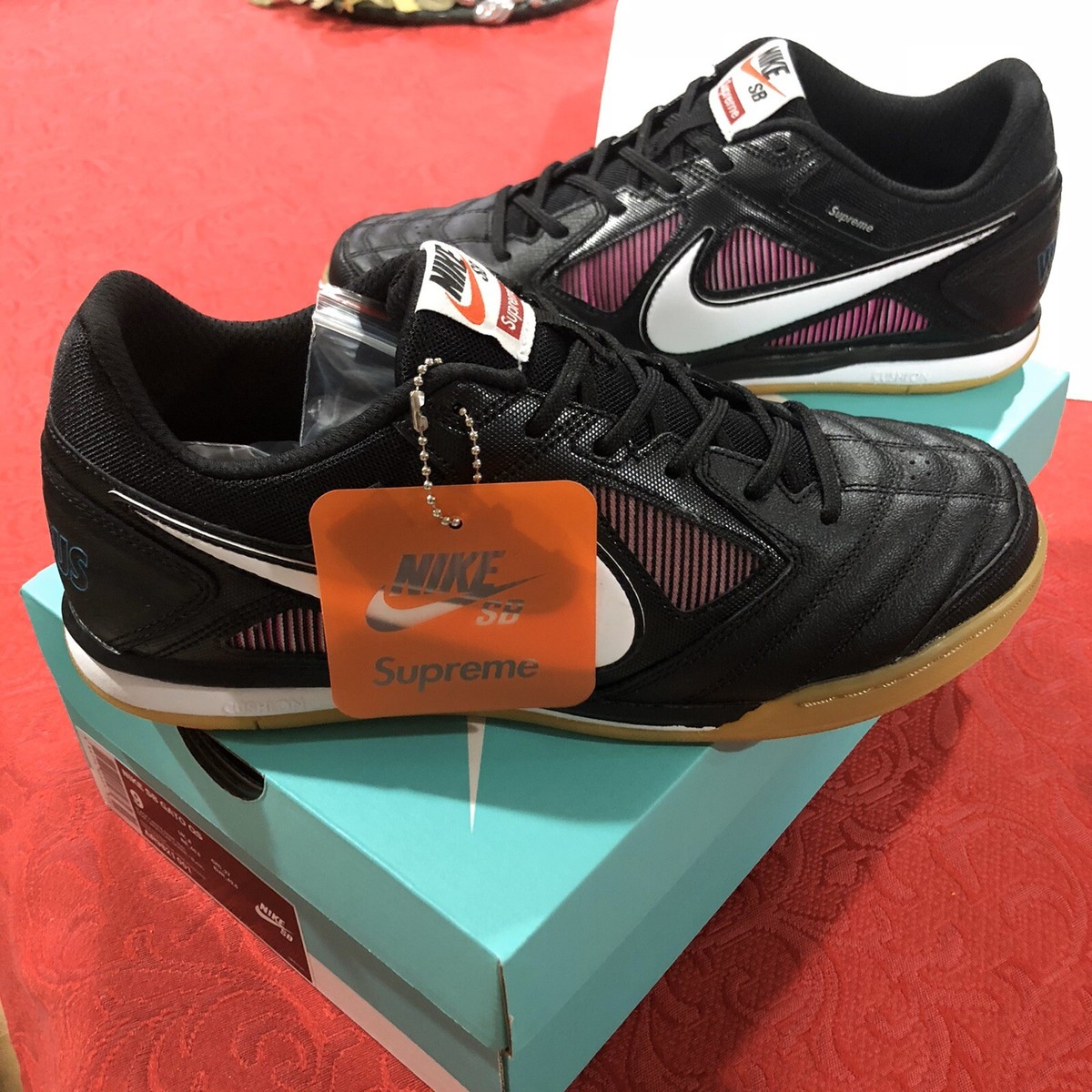 Nike Supreme x Gato SB Black for Sale | Authenticity Nike Supreme x Gato SB Black for Sale | Authenticity