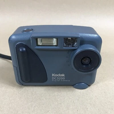 Kodak EasyShare DC3200 Digital Camera - Image 1 of 3