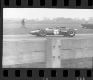JIM CLARK LOTUS 25 GOODWOOD 1964 PERIODE NEGATIV 35MM NEWS OF THE WORLD TROPHY 2 - Bild 1 von 4