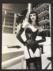 Helmut Newton Monoco 1998 Vintage Pho🧥Tamaño 13x16 ❤️MARCO LISTO MATE👠 - Imagen 1 de 2