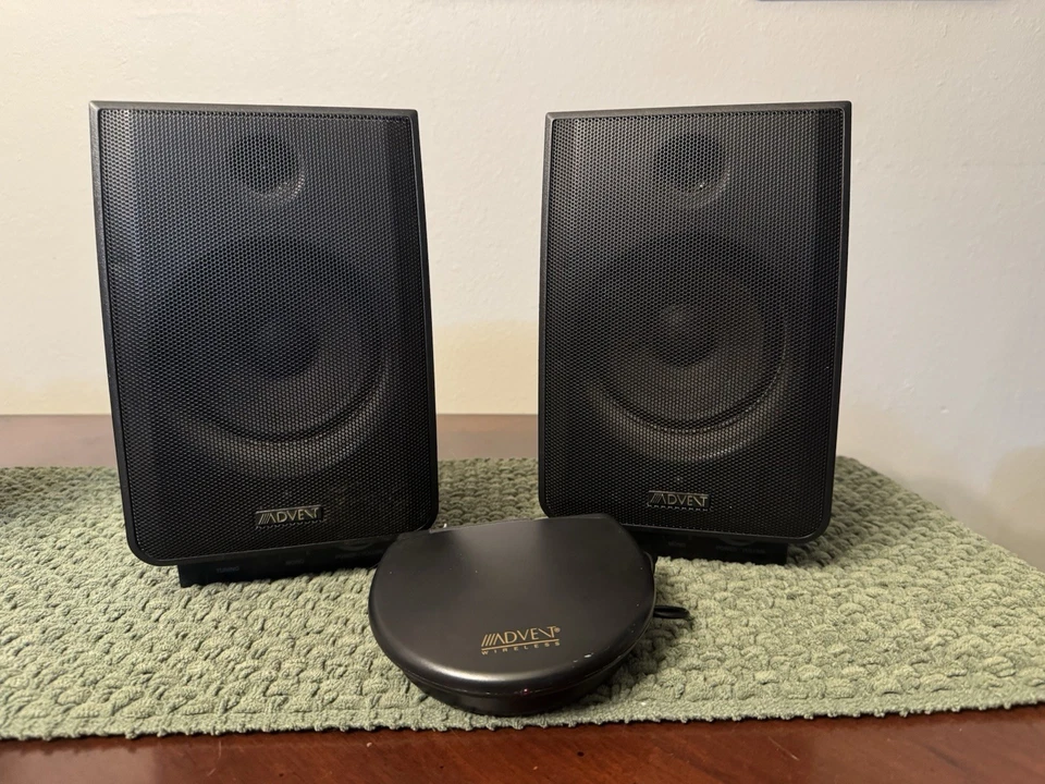 Altavoces inalámbricos ADVENT RECOTON con fuentes de alimentación CLV-A900R y transmisor Foto 1 de 1