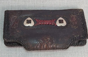 Cartera de cuero en relieve artesanal de colección con diseño floral y cierre a presión - Imagen 1 de 10