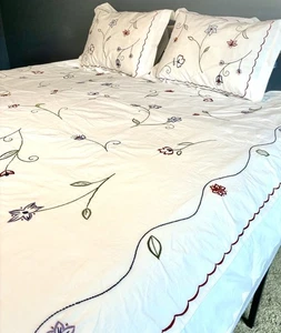 Pottery Barn 3-teiliges Bettwäscheset Bezug 2 Kissenbezüge Blumen bestickt Perlen weiß 87 x 84 Zoll - Bild 1 von 13