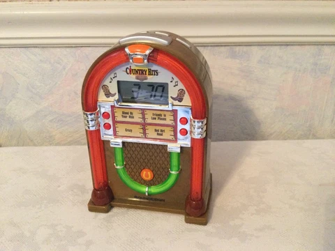 Soundesign Country Hits Jukebox Alarm Clock - plays 4 classic country hits Cover