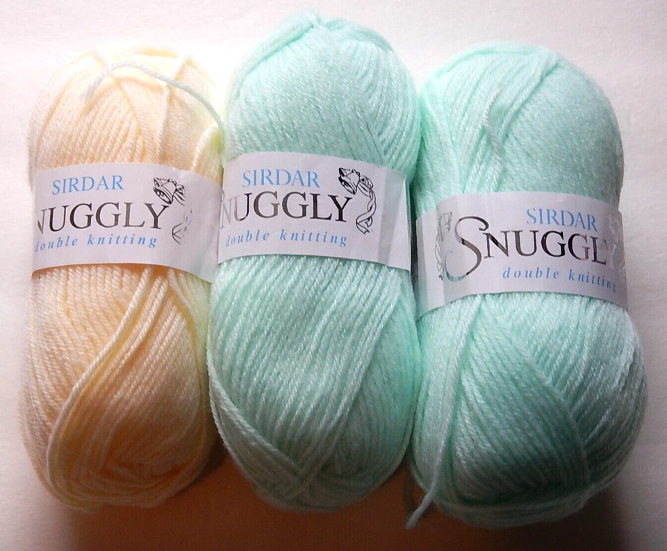 Madejas de 3--50 gramos Sirdar cómodo hilo DK verde amarillo Foto 1 de 1