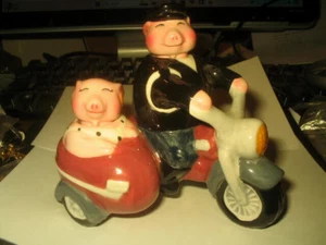 Road Hogs 1996 Keramik 3-teiliges Set Salz & Pfefferstreuer aus Tonkunst - Bild 1 von 2