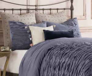 ANTHOLOGY KENDALL 1 CUSCINO STANDARD FINTA BLU INDACO DETTAGLI PIEGHE - Foto 1 di 2