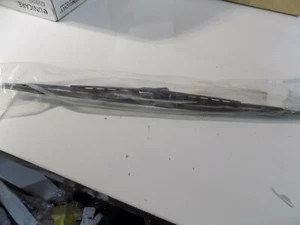 Genuine Land Rover Freelander 1996-2006 Nearside Front Wiper Blade DKC500140 - Picture 1 of 2