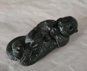 A Wolf Original Soapstone Sculpture Sea Otter with Pup 3.625 Inches Long - Bild 1 von 7