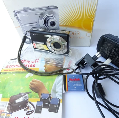 Kodak EasyShare M1063 10.3MP Digital Camera black with Battery - Image 1 of 4