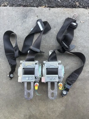 Dodge Durango Seat Belt Both DRIVER & PASSENGER FRONT SIDE 2014-2022-COLOR BLACK - Image 1 of 2