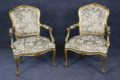 Par de sillones antiguos franceses de madera dorada estilo Luis XV de la década de 1920 con estampado animal Foto 1 de 4