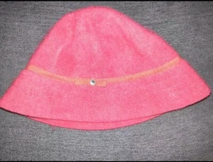 GAP Women’s Medium/Large Bucket Hat Red Rabbit Wool Blend - NWT - Picture 1 of 3
