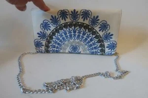 WOMENS SHIRALEAH CHICAGO WHITE BLUE BLACK SATIN CLUTCH HANDBAG * - Picture 1 of 7