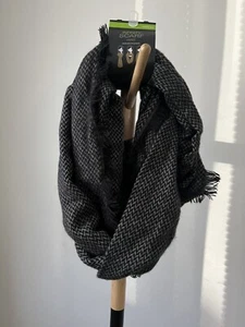 Woman’s scarf NWT Winter - Picture 1 of 1