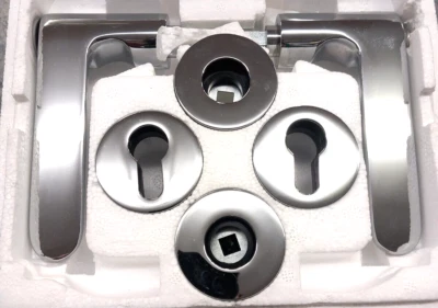 MANIGLIA OLIVARI - TOKIO OTTONE CROMATO - M129RY8 CON ROSETTE CON MOLLA - Immagine 1 di 4