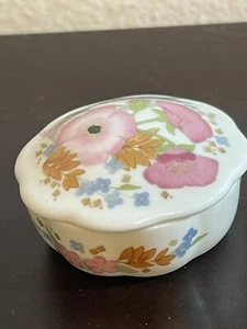 Wedgwood Bone China England Pink Flowers Trinket Box Lid 3 1/2” England - Picture 1 of 5