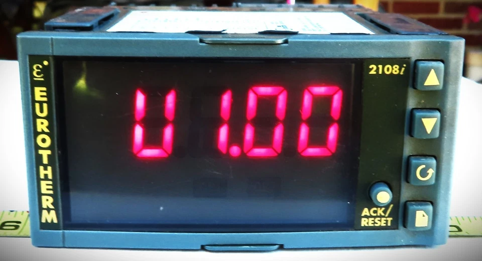 CONTROLADOR DE TEMPERATURA EUROTHERM 2108i /AL/RD/VH/HA/RF/ENG, PID Cfg: S/0/1370/C Foto 1 de 4