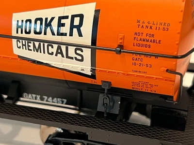 Atlas O-Scale 2-Rail 11,000 Gallon Tank Car Hooker (Montague) #74457 9240-1 - Image 1 of 4