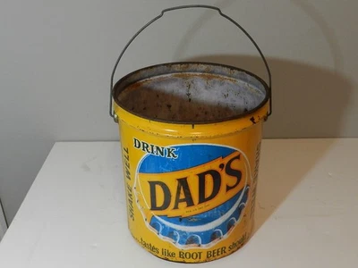 LATA DE JARABE DE 5 GALONES DE CERVEZA DE RAÍZ DE PAPÁ DE COLECCIÓN DE LOS AÑOS 50 - LATA DE PUBLICIDAD VINTAGE Foto 1 de 4