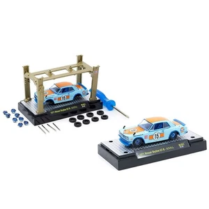 chase M2 MODEL KIT 1971 NISSAN 2000 GT-R GULF 1/64 w/ 4 POST LIFT  37000 MJS01 - Picture 1 of 1