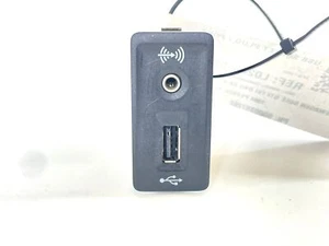 Volkswagen Golf Gti Tsi Dsg MK7 2017 USB AUX SOCKET PLUG 5Q0035726E - Picture 1 of 7