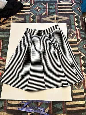 Falda a Rayas de CHARLOTTE RUSSE Talla Mediana Foto 1 de 4