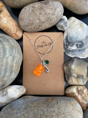 Collar colgante personalizado naranja oso de goma iniciales del alfabeto y piedra de nacimiento Foto 1 de 4