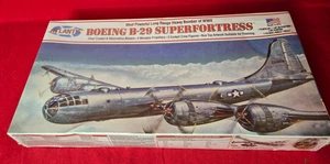 Boeing B-29 Superfortress Maßstab 1:120 mit Drehständer Atlantis Models - Bild 1 von 2