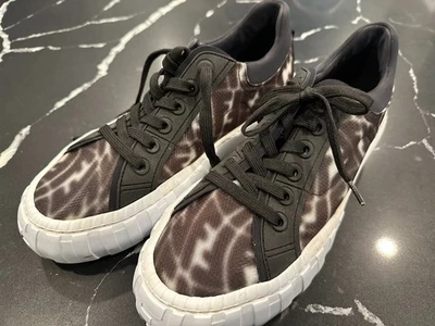 Zapatillas bajas Fendi para mujer - talla 7 EE. UU. - sin caja Foto 1 de 4