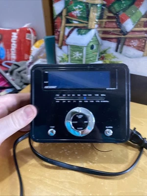 nelsonic AM-FM, alarm clock-radiowith snooze - Image 1 of 4