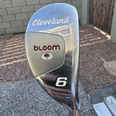 Ladies Cleveland Bloom 6H Hybrid Cleveland Bloom 50G Graphite Shaft New Grip - Image 1 of 4