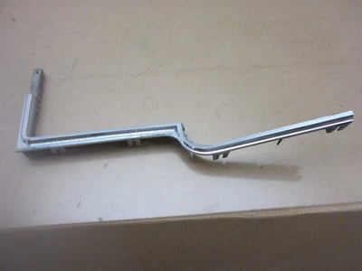 Cadillac Deville Fleetwood 1965 lado del pasajero moldura de parrilla inferior delantera Foto 1 de 4