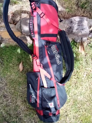 Bolsa de palos de golf PING Moon Lite II roja gris correa ligera domingo llevar caminata Foto 1 de 4