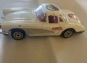 Coche Majorette '58 Chevy Corvette ""Coca Cola"" blanco escala 1:58 - Imagen 1 de 3