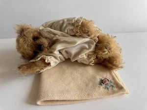 Oso de peluche bebé Fred-i-Bear con manta Lynette Kennedy artista Sudáfrica - Imagen 1 de 5