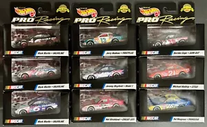 Hot Wheels 1:64 Pro Racing Set di 25 auto di serie + camion esclusivo Hills nuovo con scatola - Foto 1 di 3