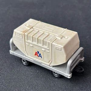 TOMY TOMICA ORIGINAL AMERICAN AIRLINES LUGGAGE CONTAINER No 100 TRAILER HTF NICE - Picture 1 of 5