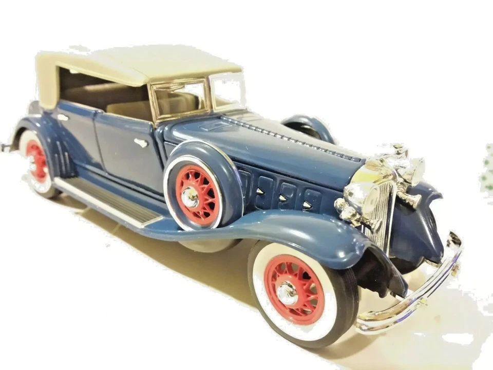 Signature Models Blue 1/32 Scale 1932 Chrysler LeBaron Diecast Model Car - Image 1 of 1
