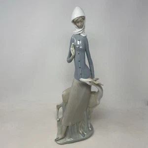 "Estatuilla grande de 18"" Lladro niña con ciervo RARA - Imagen 1 de 12