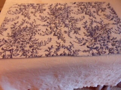 Fundas de almohada King acolchadas florales azul marino y blanco Laura Ashley--2 Foto 1 de 4