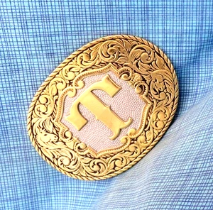 T Gürtelschnalle Western Initiale T Monogramm 22KGP Vintage Award Design Medaillen .NOX743 - Bild 1 von 10