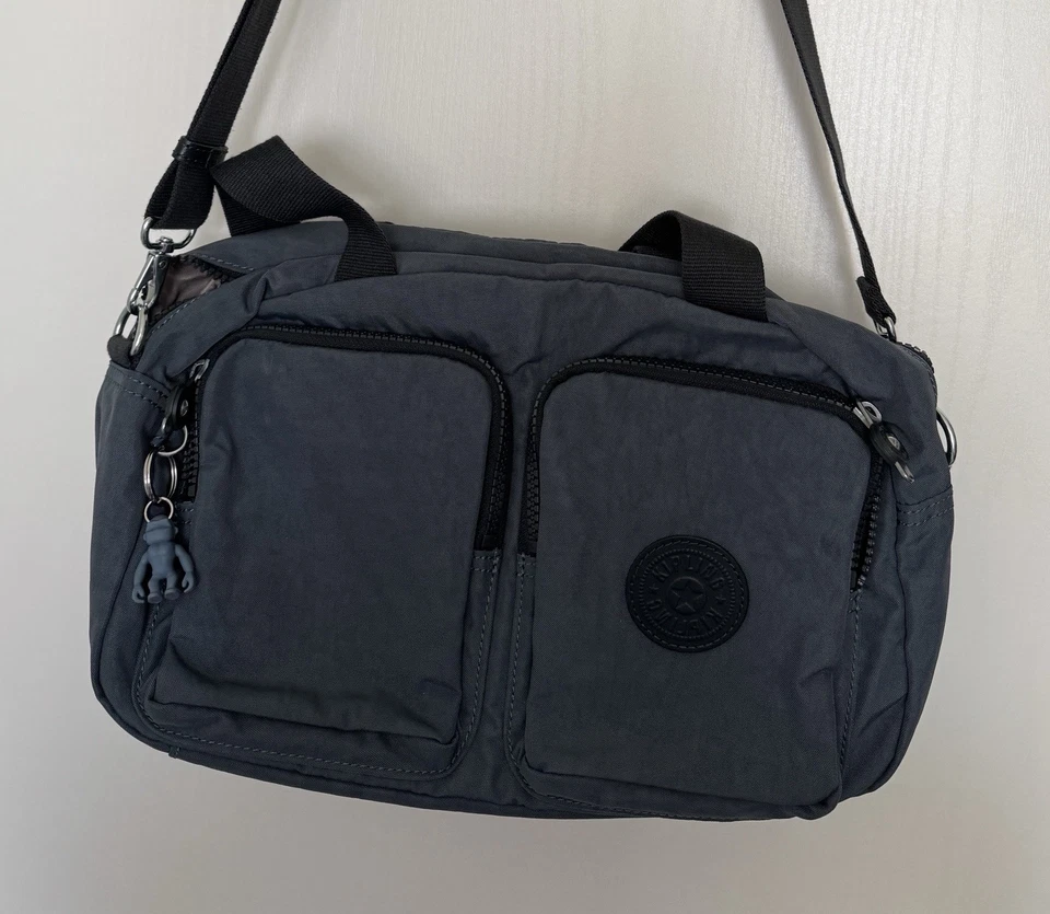 Kipling DEFEA Handtasche Umhängetasche *neuwertig*  Farbe Nocturnal Grey - Bild 1 von 4