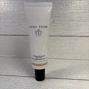 Tinte de piel enriquecido con vitaminas Bobbi Brown amplio espectro FPS 15 claro 2 1,7 fl oz - Imagen 1 de 3