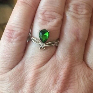 NWT Fragrant Jewels Silver Tone GRATEFUL HEART Green & Crystal Stone Ring Size 7 - Picture 1 of 5
