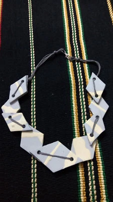 Collana Autunno fatta a mano 100% Made in Italy - Pietre Grigie - Gialle - Immagine 1 di 3